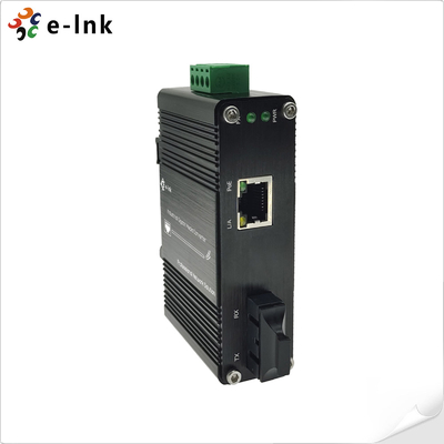 ミニインダストリアル 100BASE-FX から 10/100BASE-T 30W PoE+ メディアコンバーター