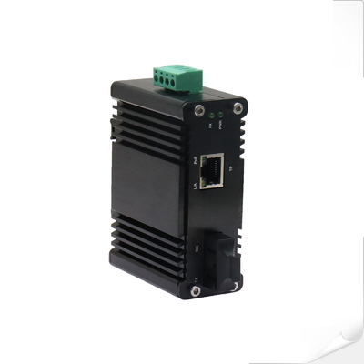 ミニインダストリアル 100/1000BASE-X から 10/100/1000BASE-T 30W PoE+メディアコンバーター
